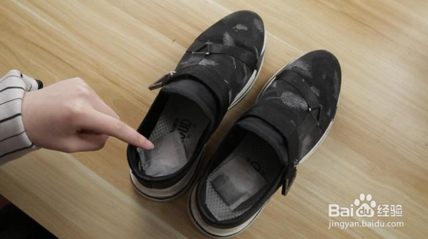 如何对鞋内进行除臭味的处理方法?#校园分享#