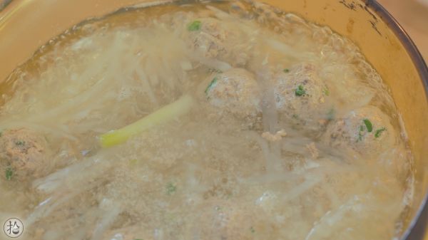 羊肉丸子萝卜汤
