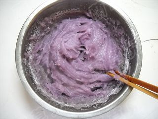 紫薯无花果馅冰皮月饼