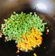儿子能吃满满一碗饭的肉末豆角