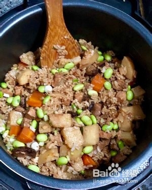 食补养生鸡肉香菇焖饭的做法