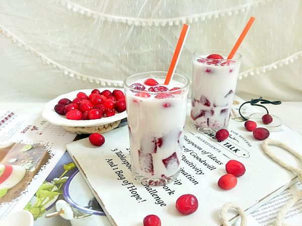 酸爽可口蔓越莓果冻奶