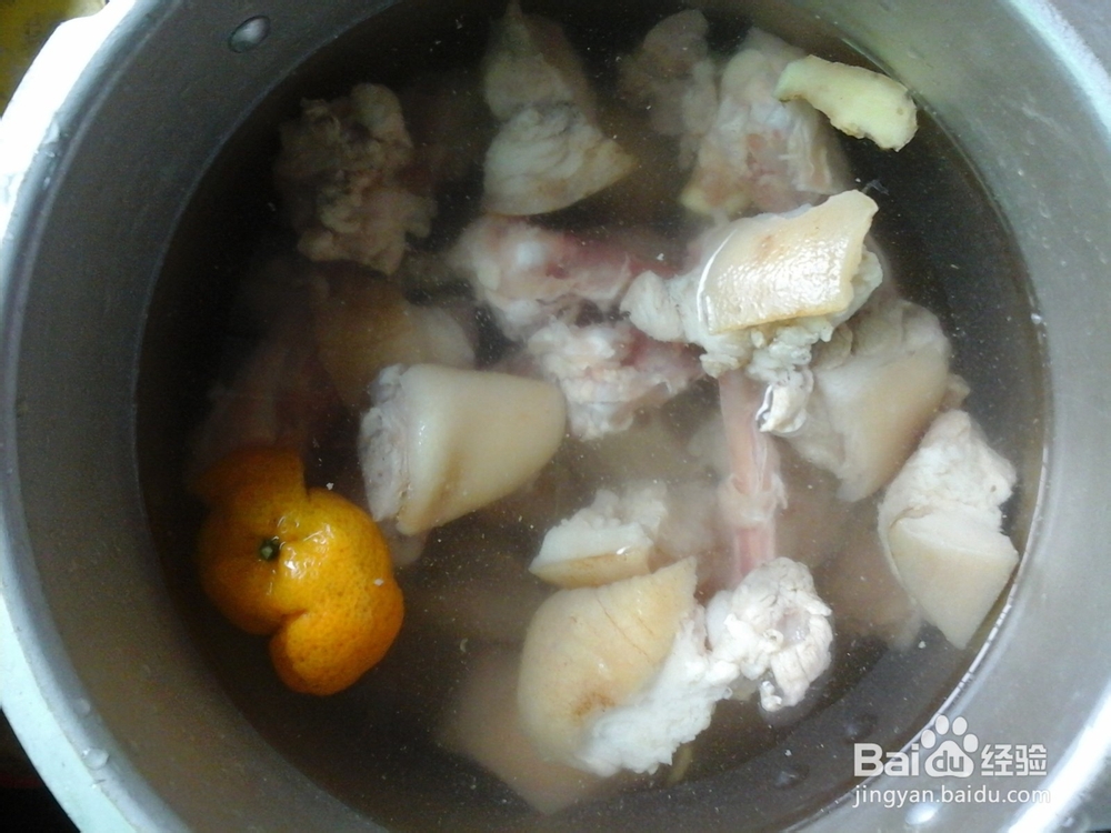 墨鱼猪蹄汤的做法