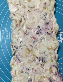 草莓火龙果彩色雪花酥的做法