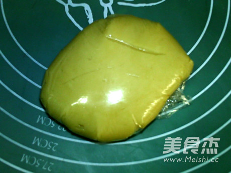 广式玉米黑芝麻月饼