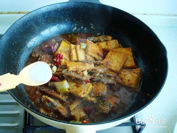 带鱼炖豆腐的做法