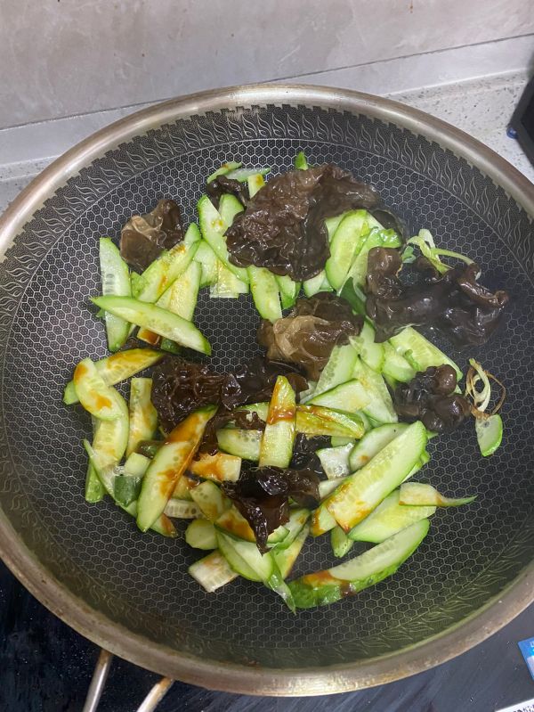 黄瓜木耳炒鸡蛋