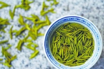 <b>喝绿茶的好处及如何正确地泡绿茶</b>