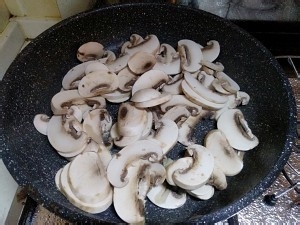 保健养生黑椒口蘑炒牛肉