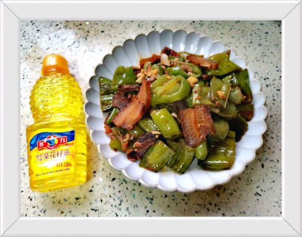 豆豉虎皮青椒炒腊肉