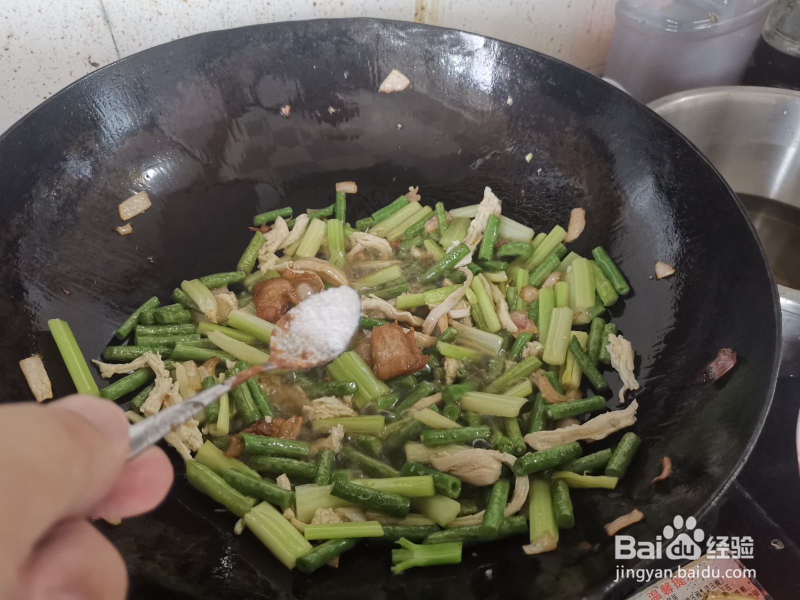 猪肥膘炒豇豆芹菜段