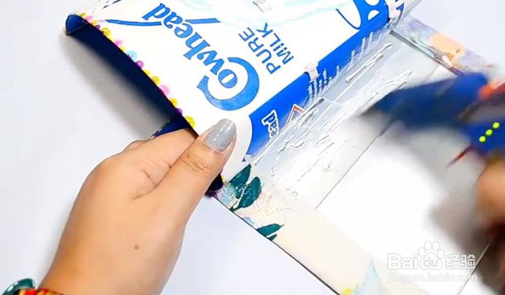 生活小妙招,喝完的奶盒的做成餐具收纳盒很实用