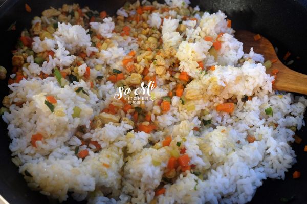黄油鸡肉什锦饭
