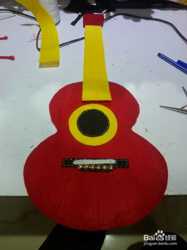 灵巧的手工制作吉他