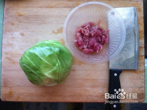 #我的拿手菜#教你烹饪美味的肉丝炒卷心菜