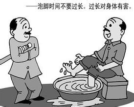 白醋泡脚的好处和注意事项