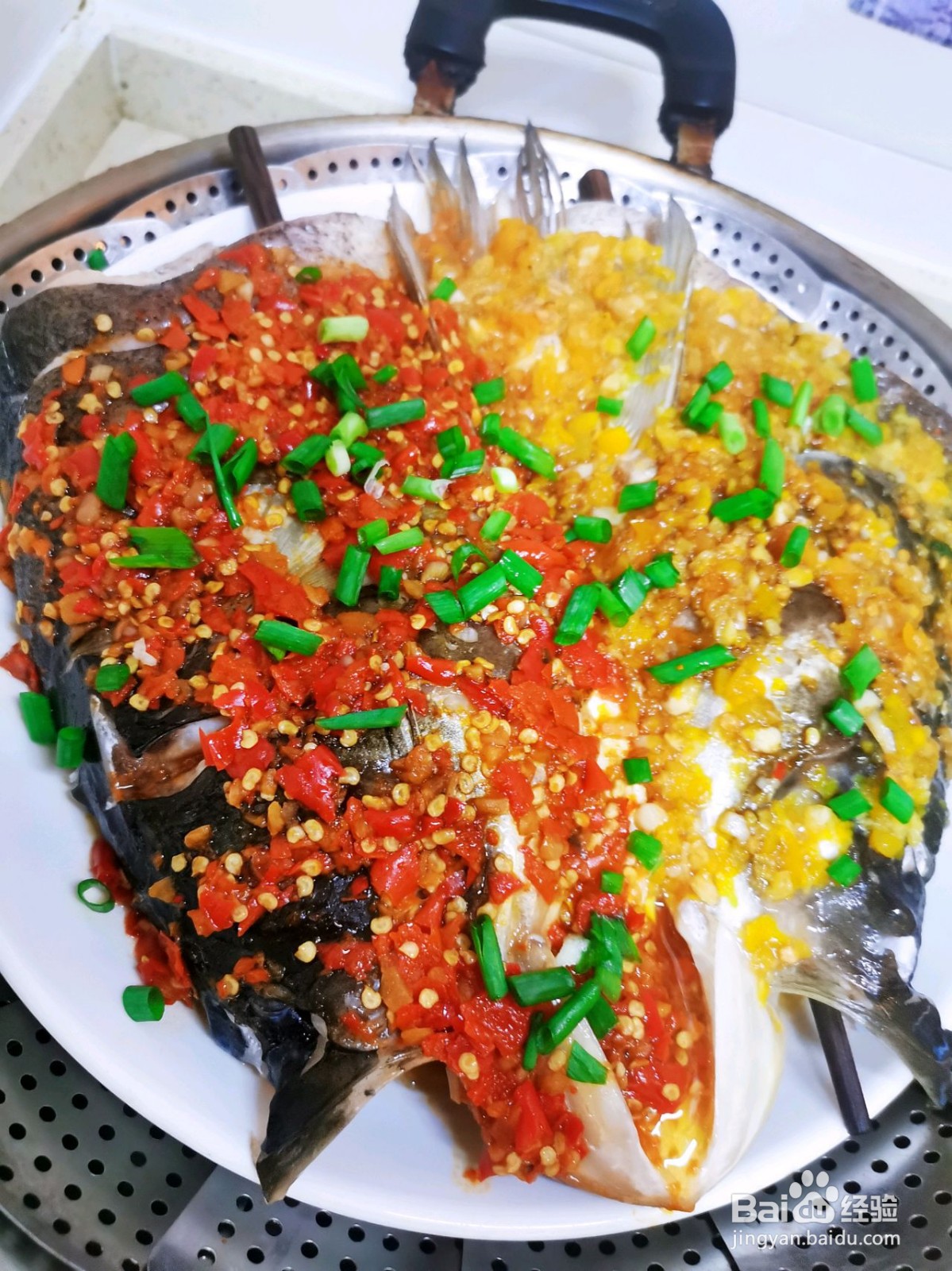 双椒蒸鱼头的做法