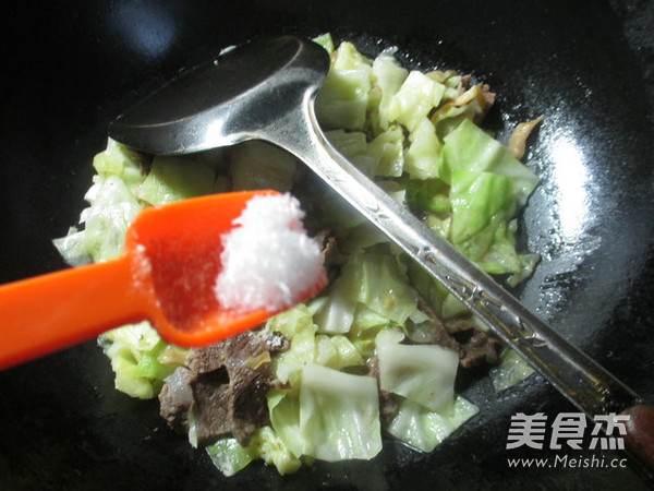 榨菜丝牛肉炒圆白菜