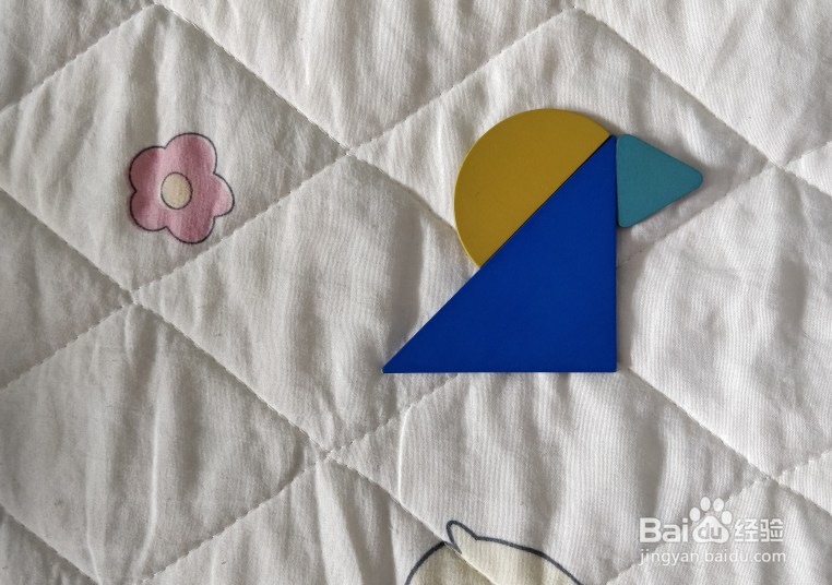 用形状积木怎么拼一只木马？