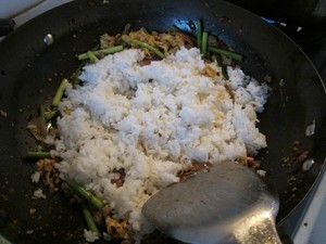 牛肉炒饭的做法