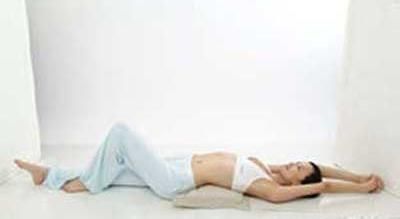 简易瑜伽瘦手臂动作宅女居家轻松瘦手臂