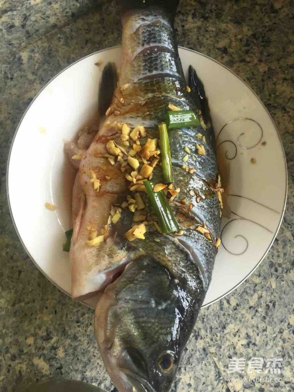 清蒸鲈鱼的做法