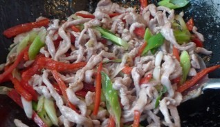 酱爆肉丝的家常做法