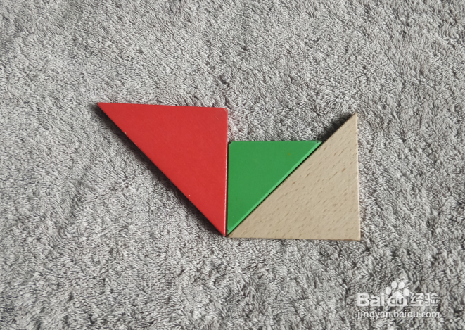 用七巧板怎样拼一个腹部向上爬行比赛的选手呢？