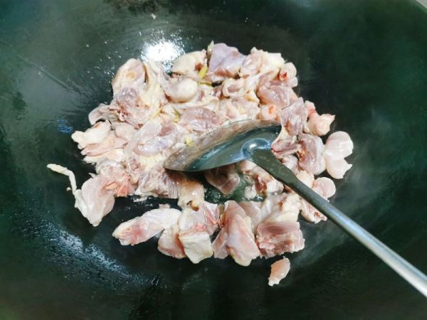 土鸡盖浇意大利面