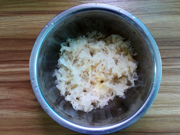 红枣百合银耳汤