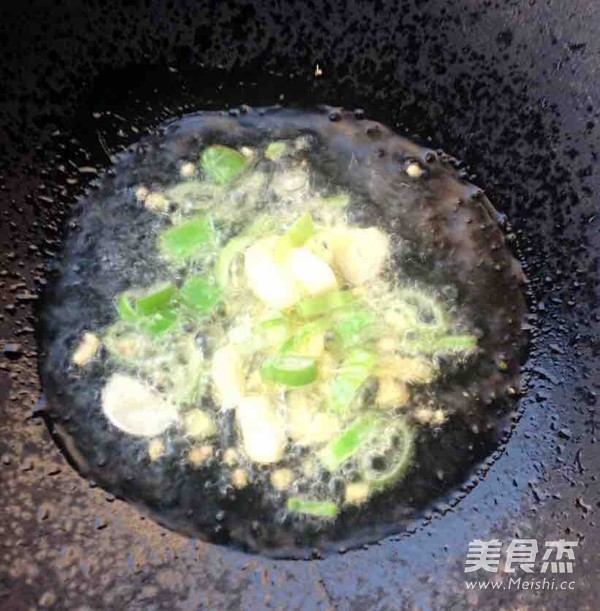 韭菜炒鸟贝的做法