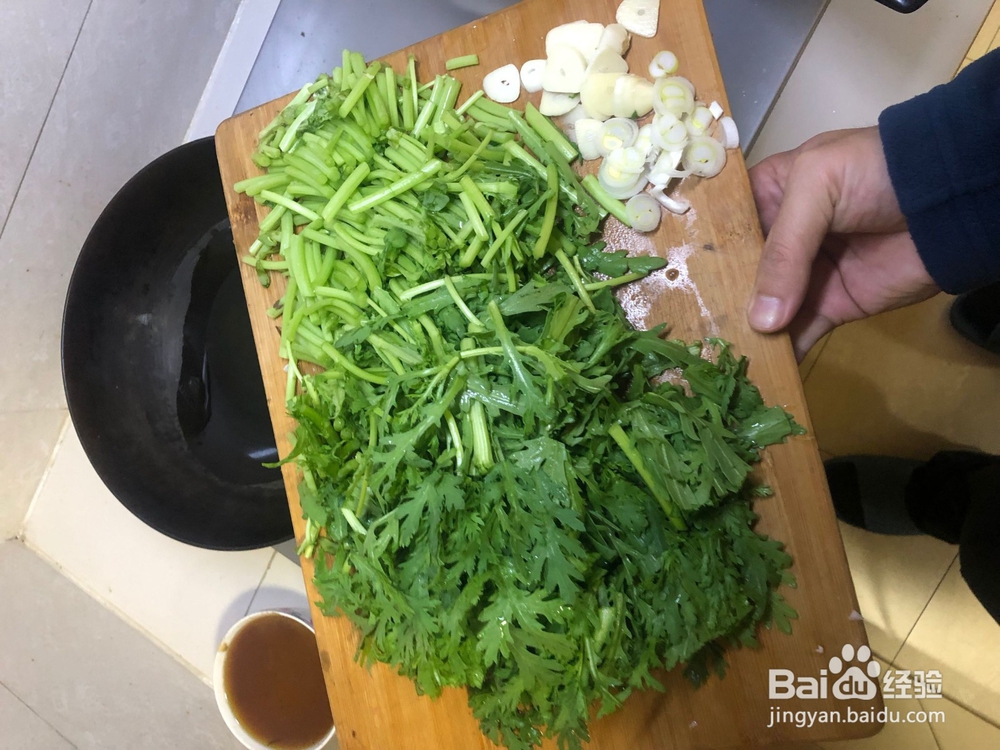 家常蒜片炒茼蒿