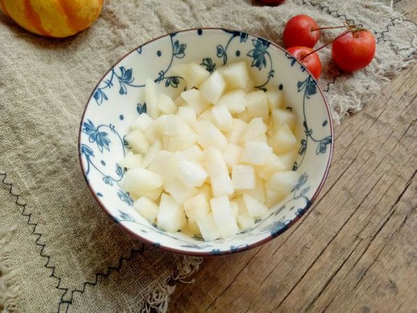 蔓越莓雪梨桃胶雪燕羹