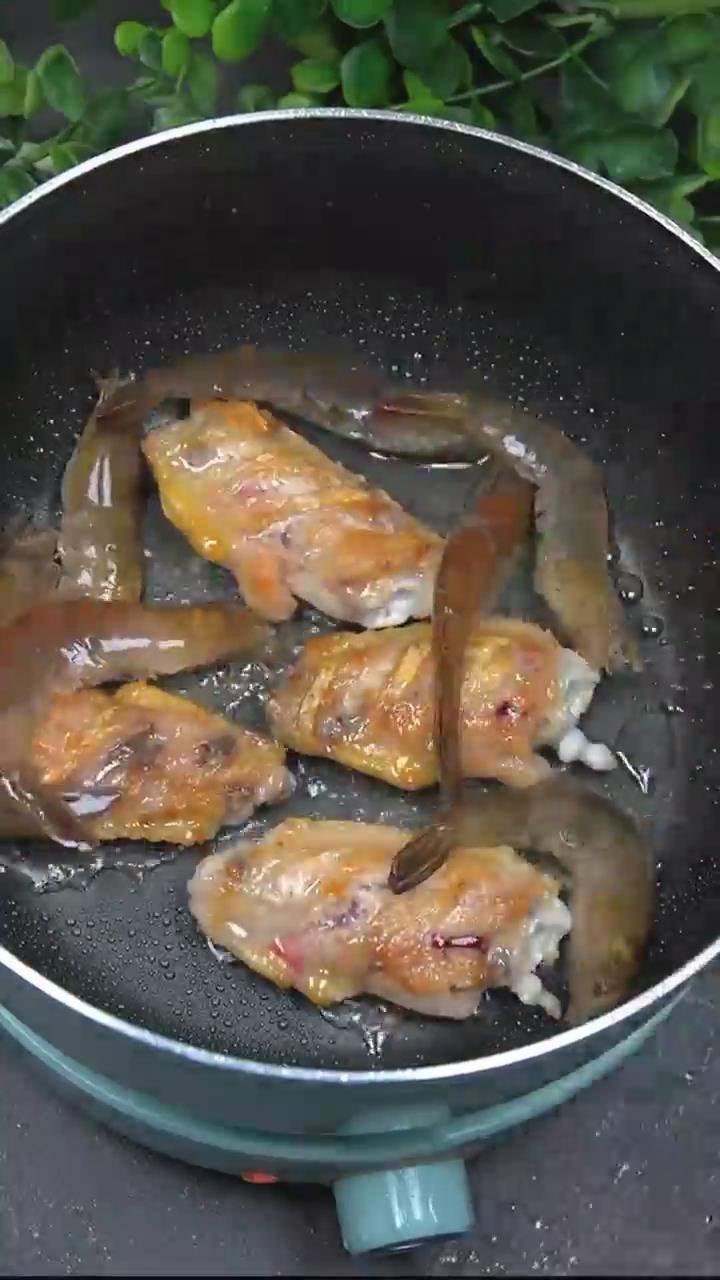 怎样做懒人版鸡翅虾煲