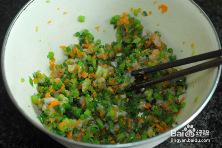 鸡肉芹菜饺子馅的做法