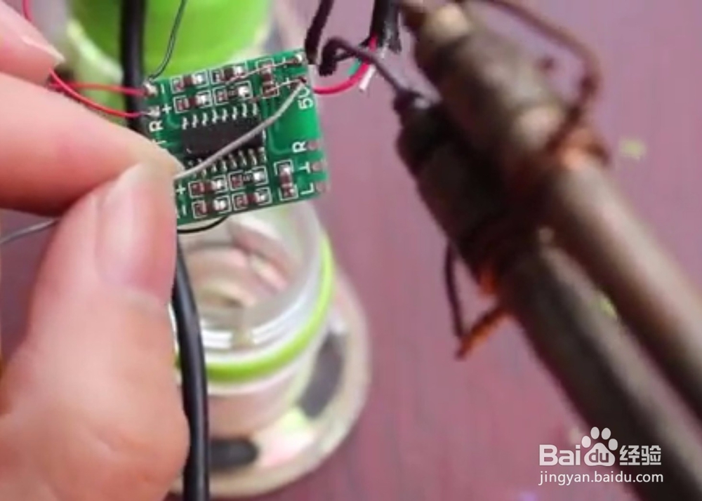 用废弃塑料瓶自制随声听