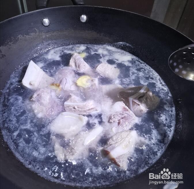 莲藕排骨汤怎么做？