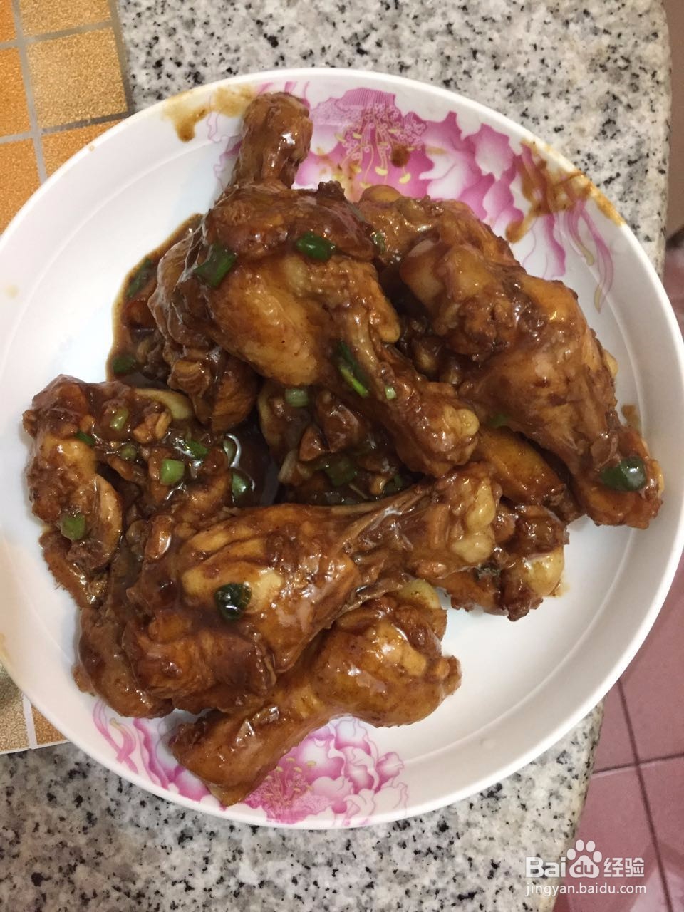 酱汁鸡翅根的做法哦,配料只有葱姜