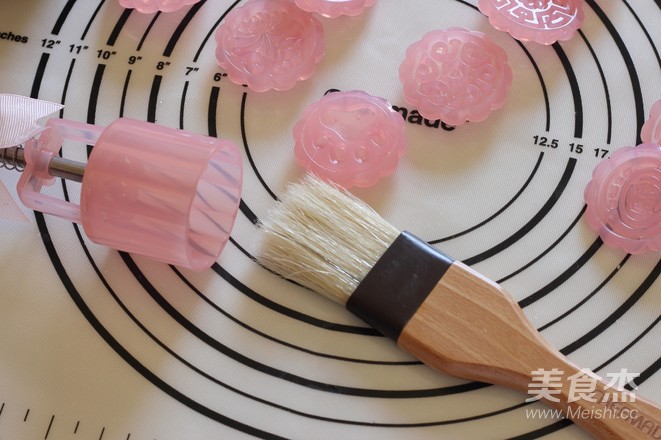 奶黄馅冰皮月饼