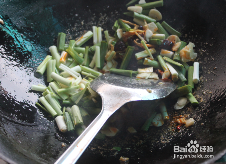 辣炒鸡丁(鸡肉炒不老秘方)