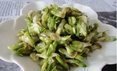 清炒洋槐花
