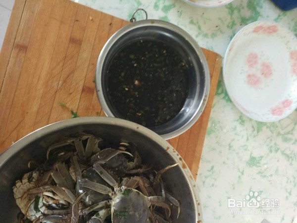 如何制作美味的蒸河蟹