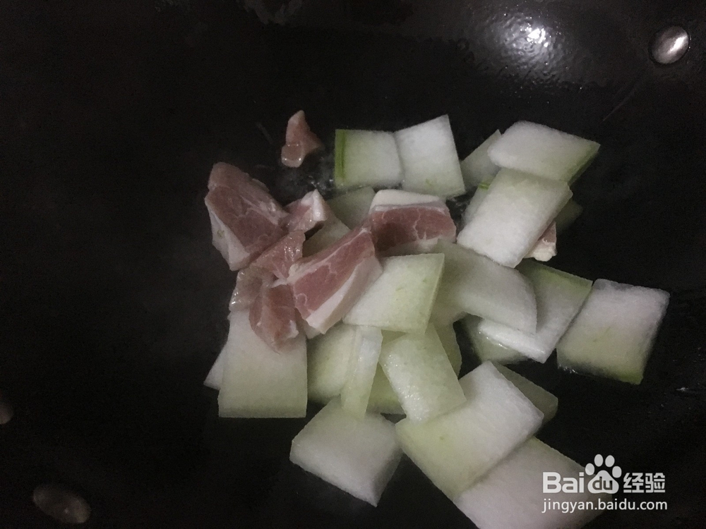 家中制作咸肉冬瓜汤