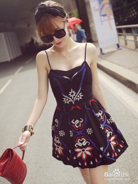 小小吊带衫,让你的性感大升级