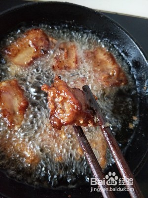 香酥排骨蒸土豆的做法