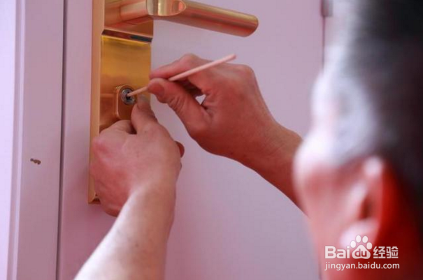 指纹锁输入密码成功却打不开门怎么办