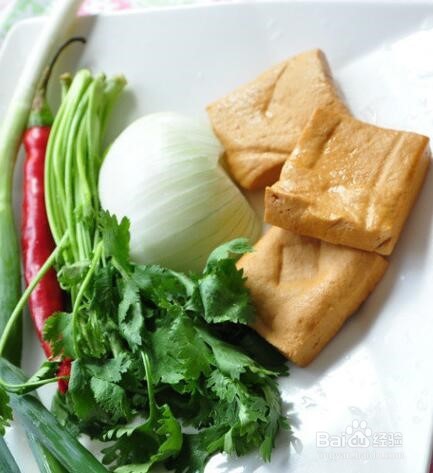 怎么做一道美味的辣味凉拌猪耳朵