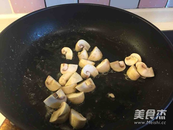 蘑菇煎蛋卷的做法
