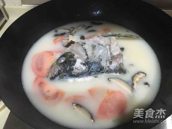 秋季温润滋补鱼头汤