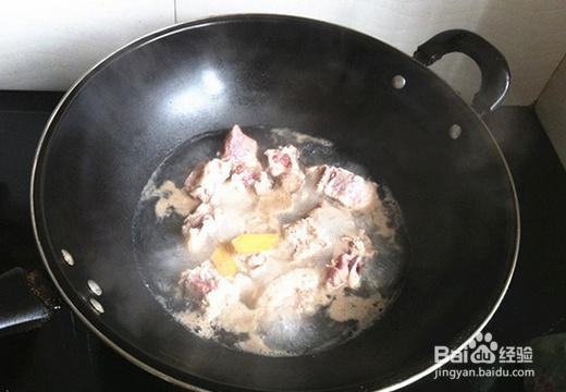 营养美味的墨鱼干排骨汤